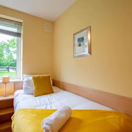 Apartment 16 - Spacious With Parking *