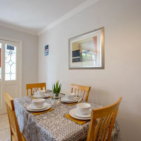 Apartment 16 - Spacious With Parking
