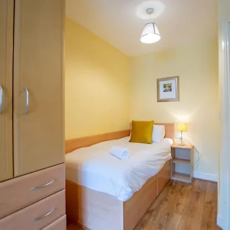 Apartment 16 - Spacious With Parking *