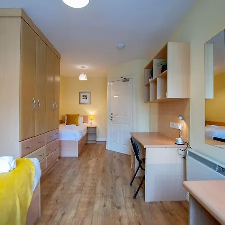 16 - Spacious With Parking 公寓 *